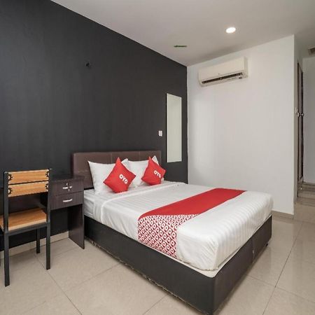 Oyo 1167 Rest And Go Hotel Кланг Екстериор снимка
