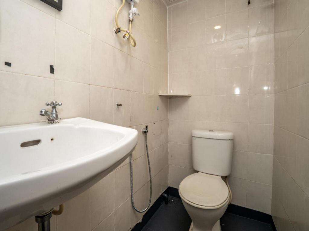 Oyo 1167 Rest And Go Hotel Кланг Екстериор снимка