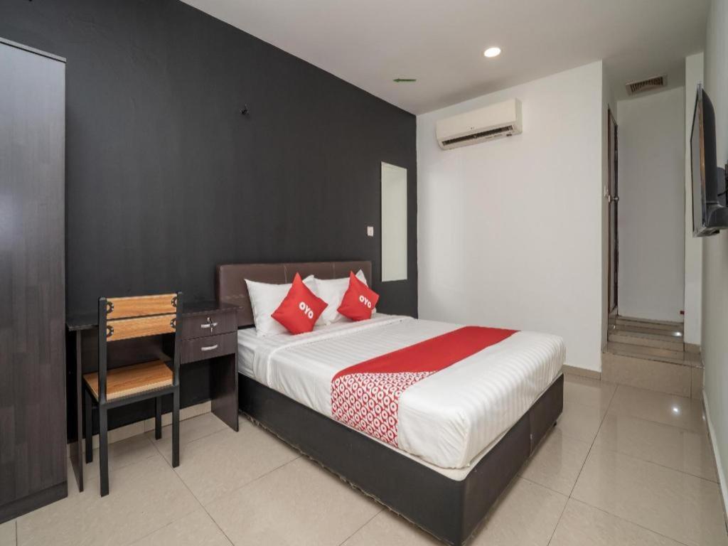 Oyo 1167 Rest And Go Hotel Кланг Екстериор снимка