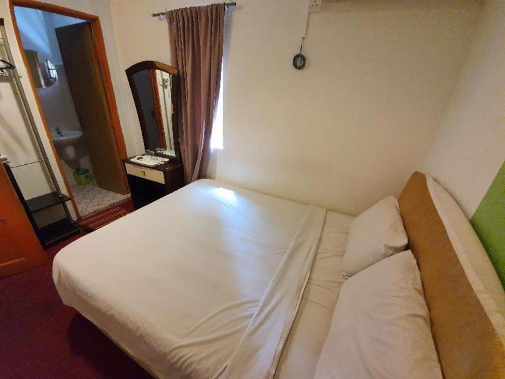 Oyo 1167 Rest And Go Hotel Кланг Екстериор снимка