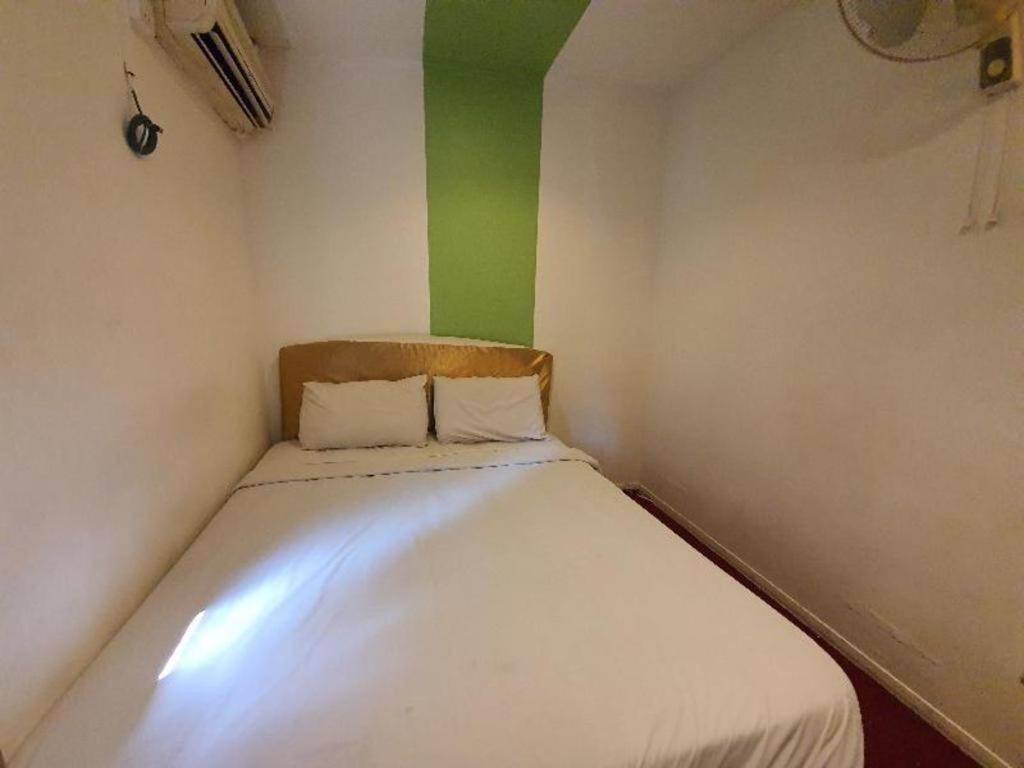 Oyo 1167 Rest And Go Hotel Кланг Екстериор снимка