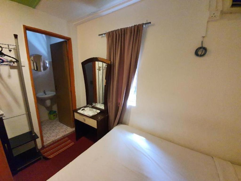 Oyo 1167 Rest And Go Hotel Кланг Екстериор снимка