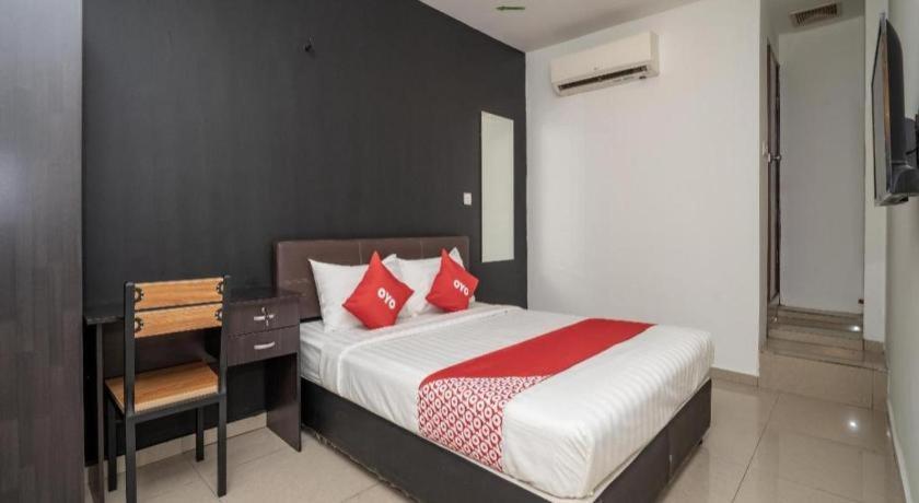Oyo 1167 Rest And Go Hotel Кланг Екстериор снимка