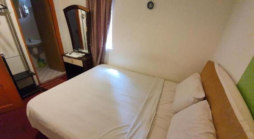 Oyo 1167 Rest And Go Hotel Кланг Екстериор снимка