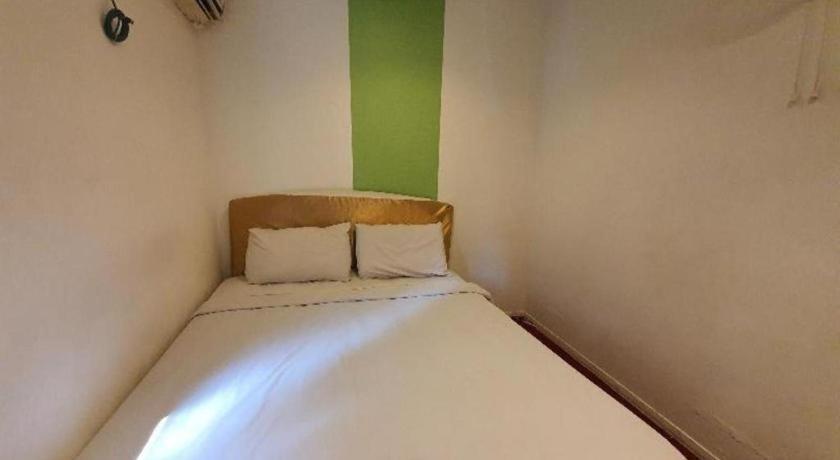 Oyo 1167 Rest And Go Hotel Кланг Екстериор снимка