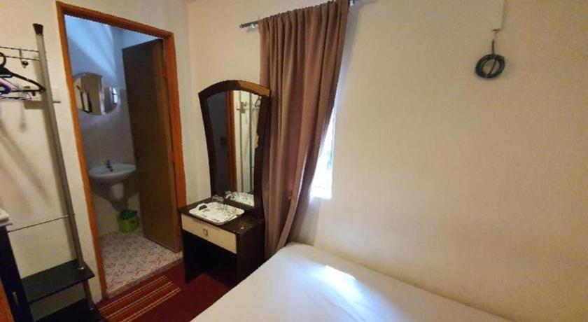 Oyo 1167 Rest And Go Hotel Кланг Екстериор снимка
