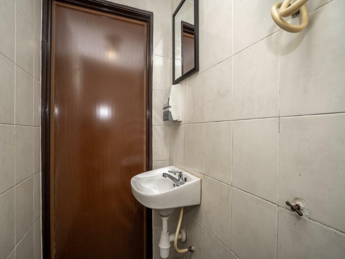 Oyo 1167 Rest And Go Hotel Кланг Екстериор снимка