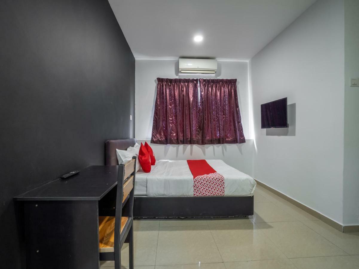 Oyo 1167 Rest And Go Hotel Кланг Екстериор снимка