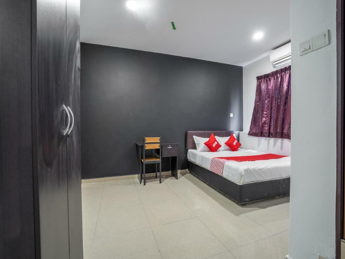 Oyo 1167 Rest And Go Hotel Кланг Екстериор снимка