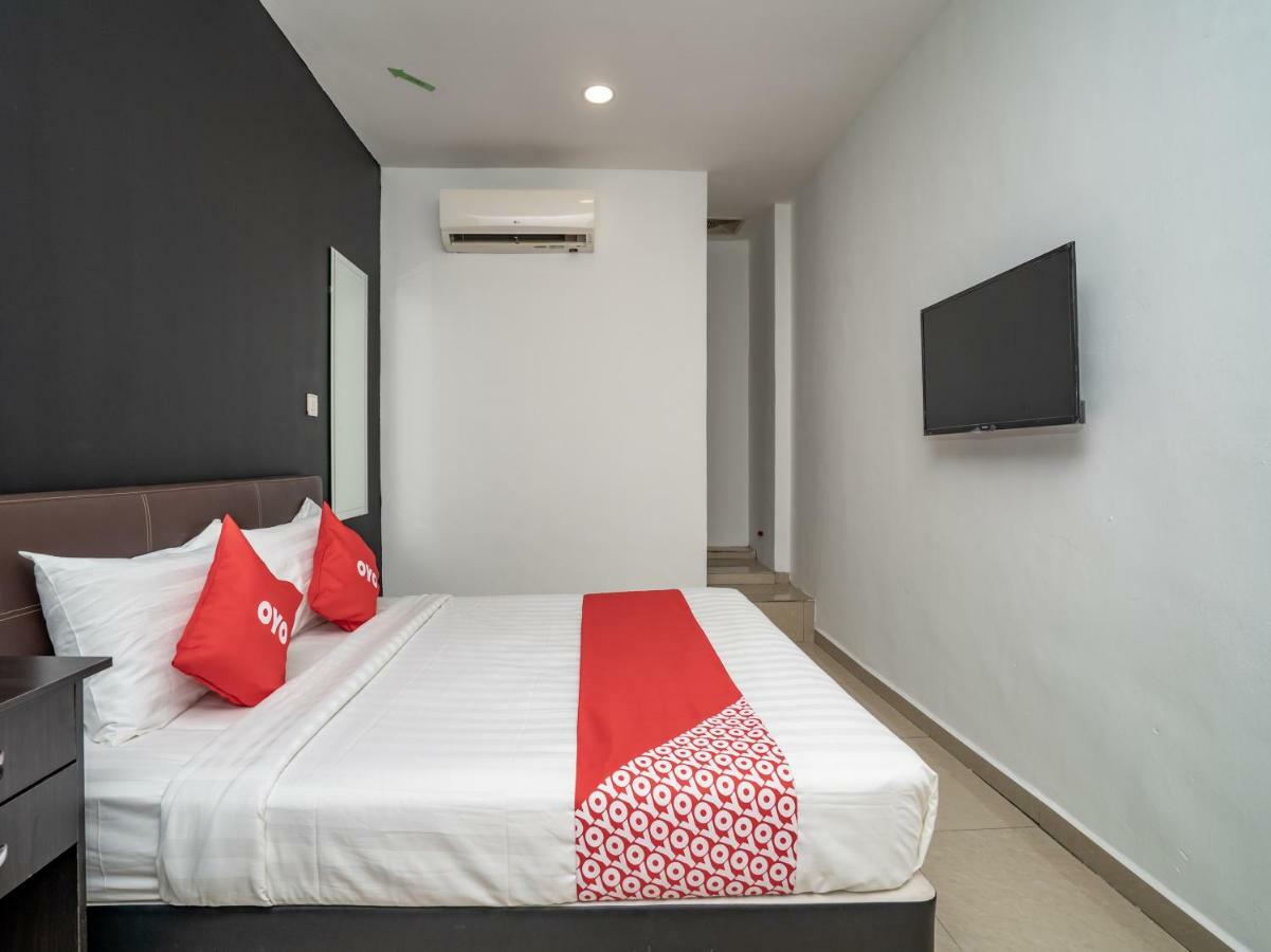 Oyo 1167 Rest And Go Hotel Кланг Екстериор снимка