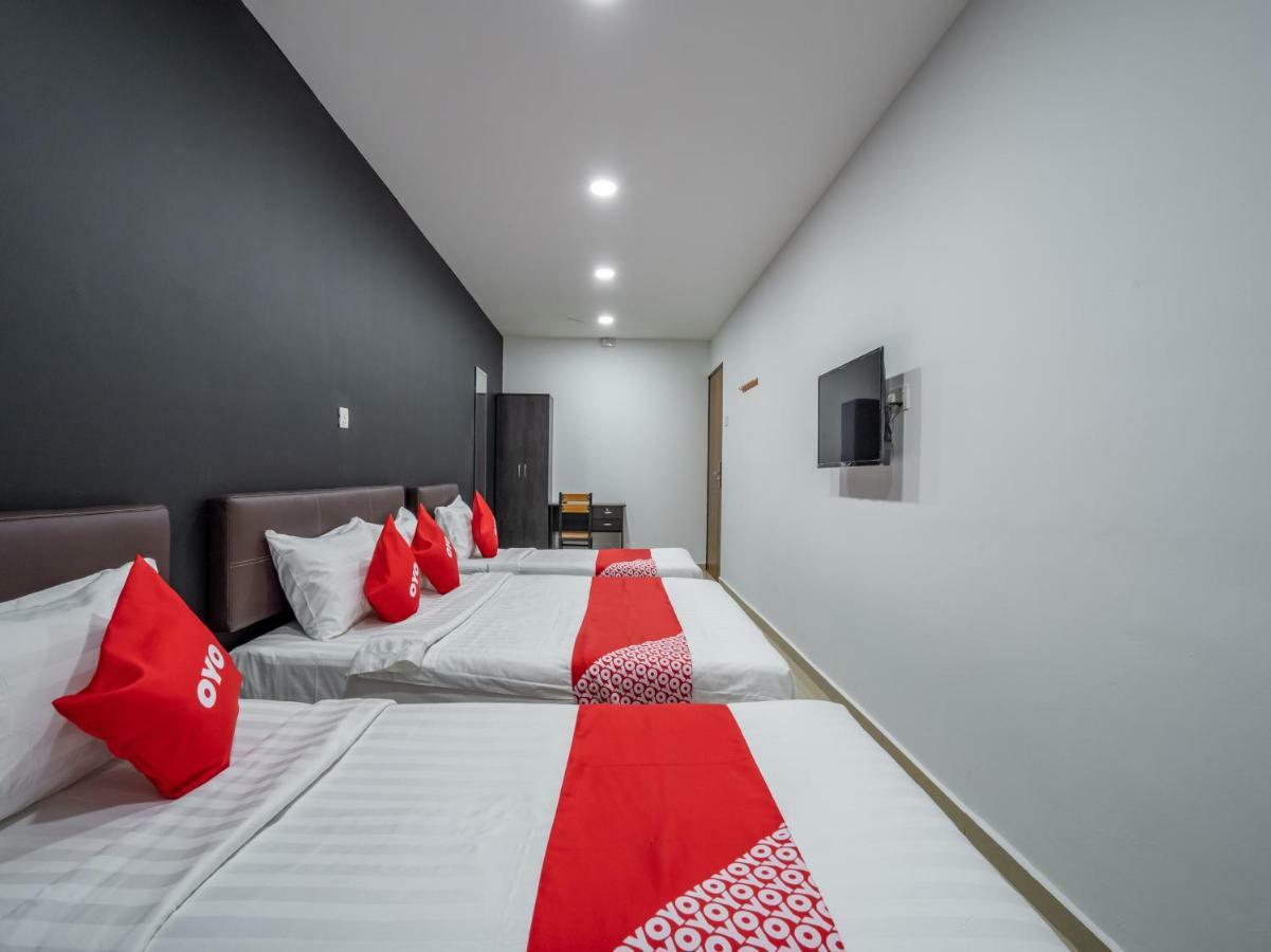 Oyo 1167 Rest And Go Hotel Кланг Екстериор снимка
