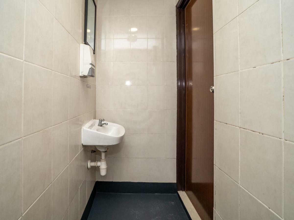 Oyo 1167 Rest And Go Hotel Кланг Екстериор снимка