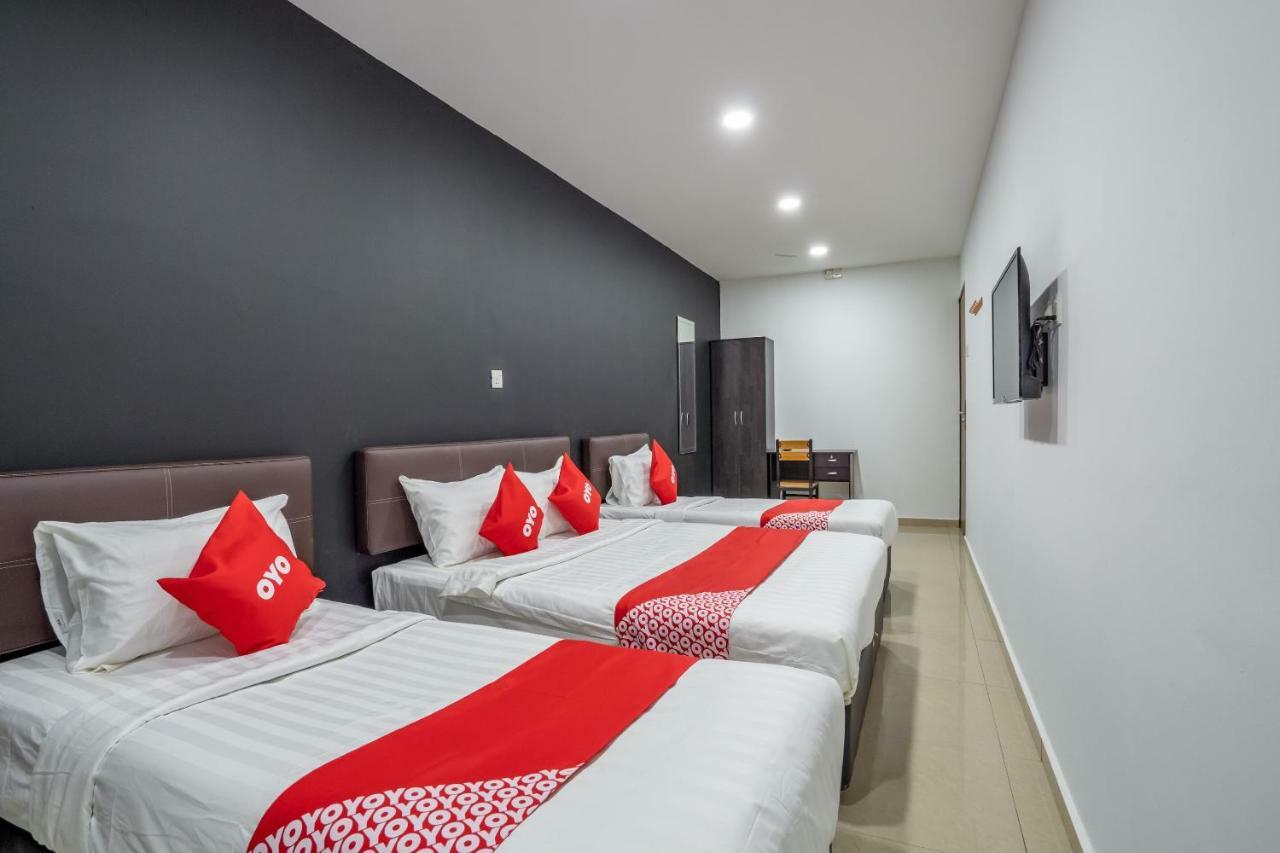Oyo 1167 Rest And Go Hotel Кланг Екстериор снимка