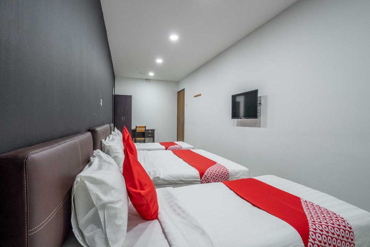 Oyo 1167 Rest And Go Hotel Кланг Екстериор снимка