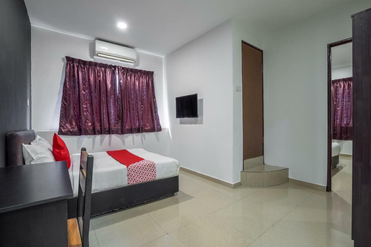 Oyo 1167 Rest And Go Hotel Кланг Екстериор снимка
