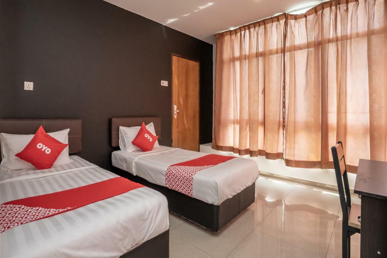 Oyo 1167 Rest And Go Hotel Кланг Екстериор снимка