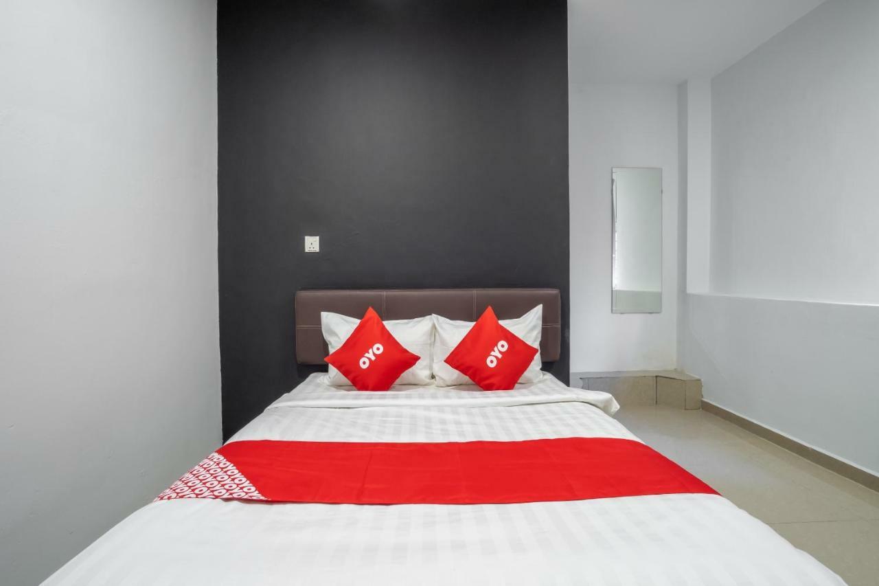 Oyo 1167 Rest And Go Hotel Кланг Екстериор снимка