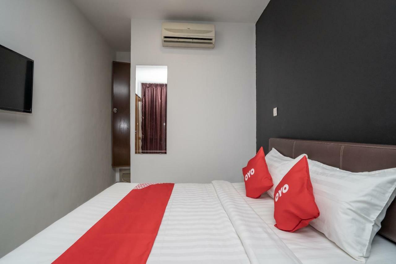 Oyo 1167 Rest And Go Hotel Кланг Екстериор снимка