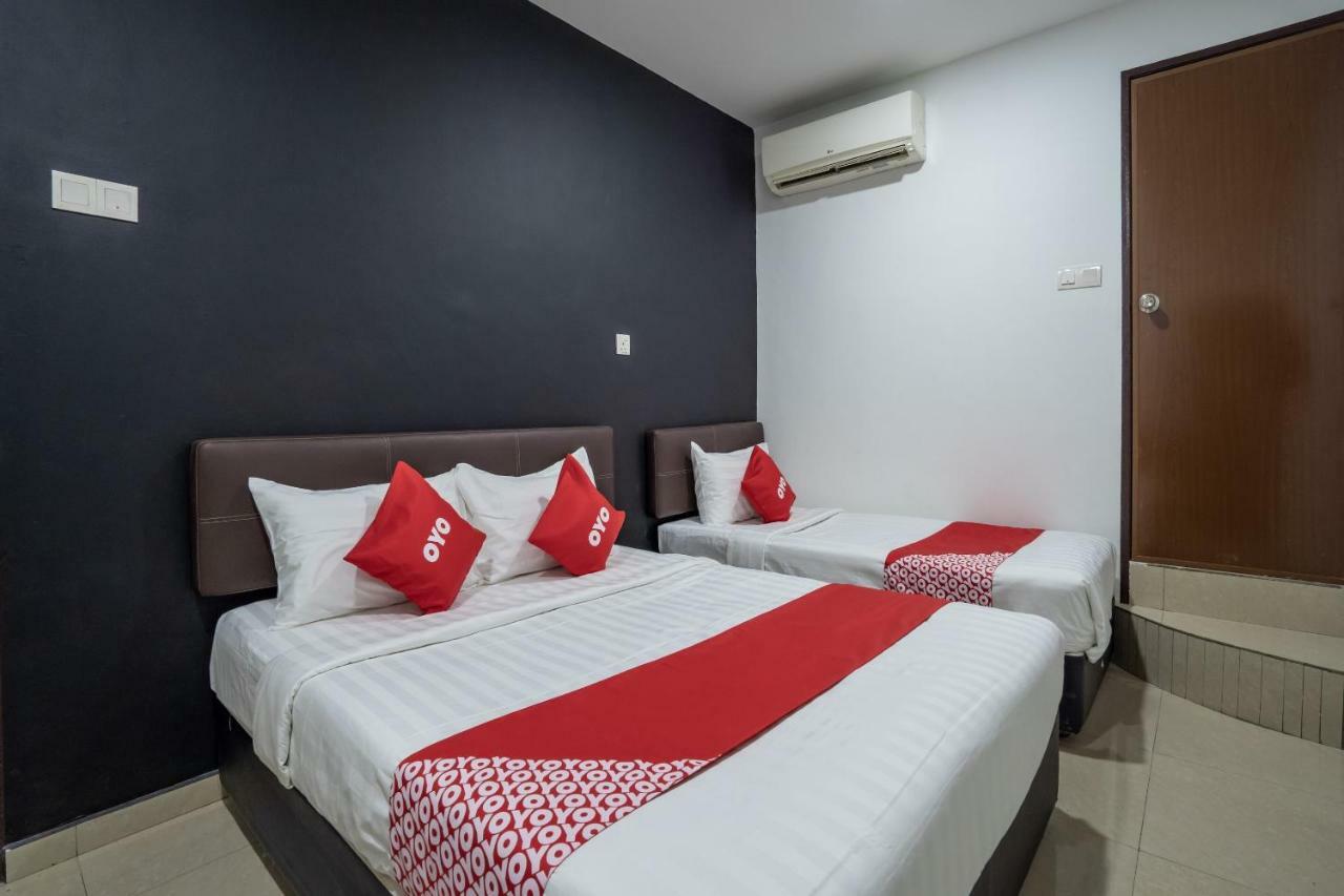 Oyo 1167 Rest And Go Hotel Кланг Екстериор снимка