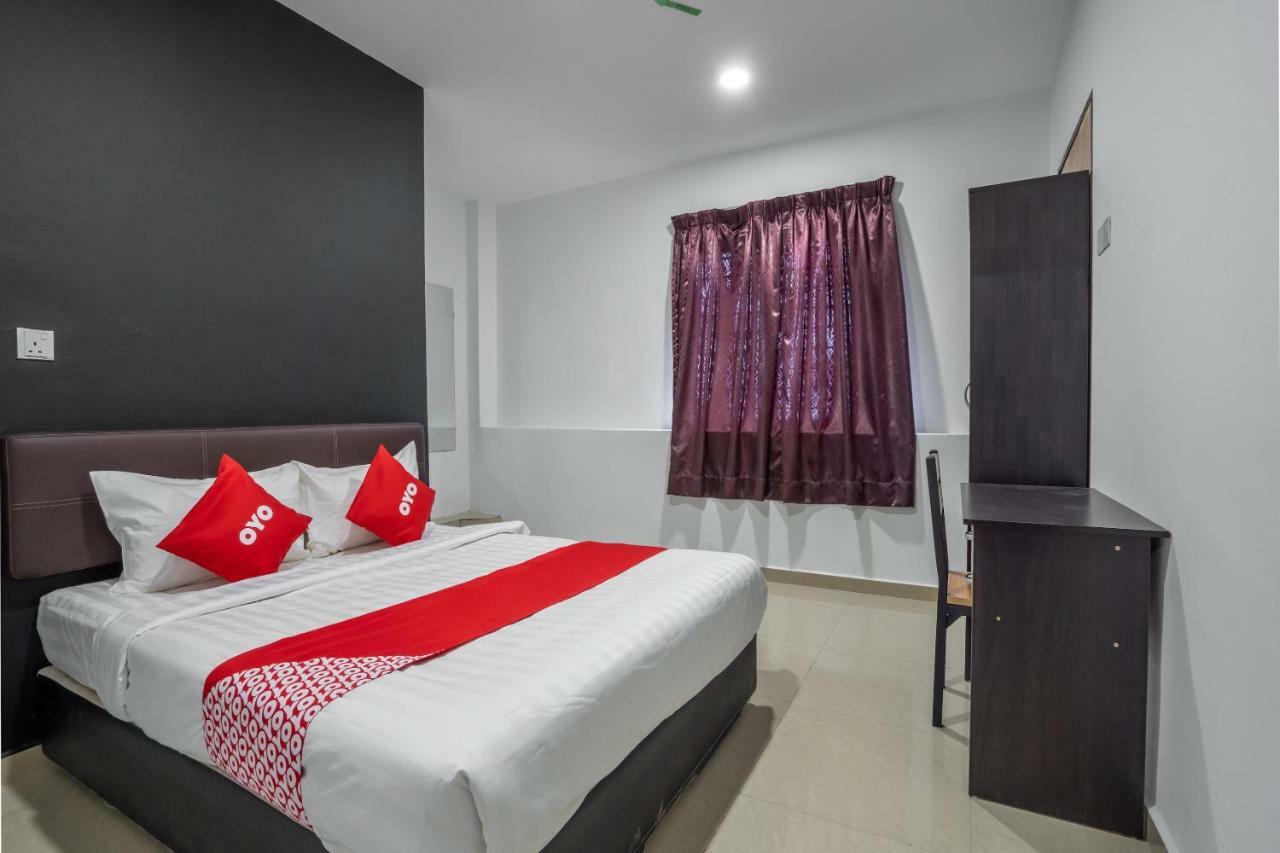 Oyo 1167 Rest And Go Hotel Кланг Екстериор снимка