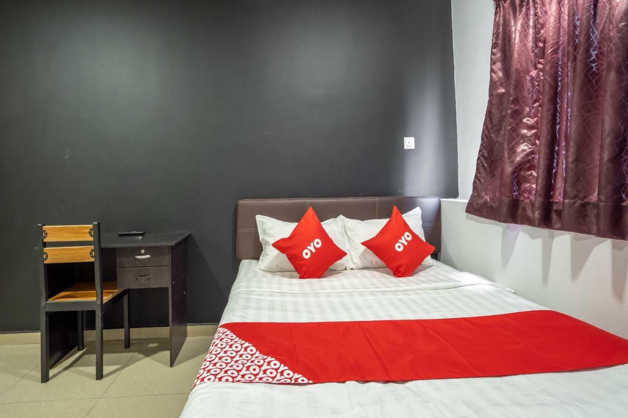 Oyo 1167 Rest And Go Hotel Кланг Екстериор снимка