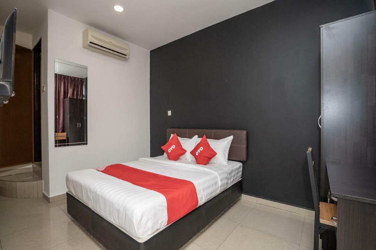 Oyo 1167 Rest And Go Hotel Кланг Екстериор снимка
