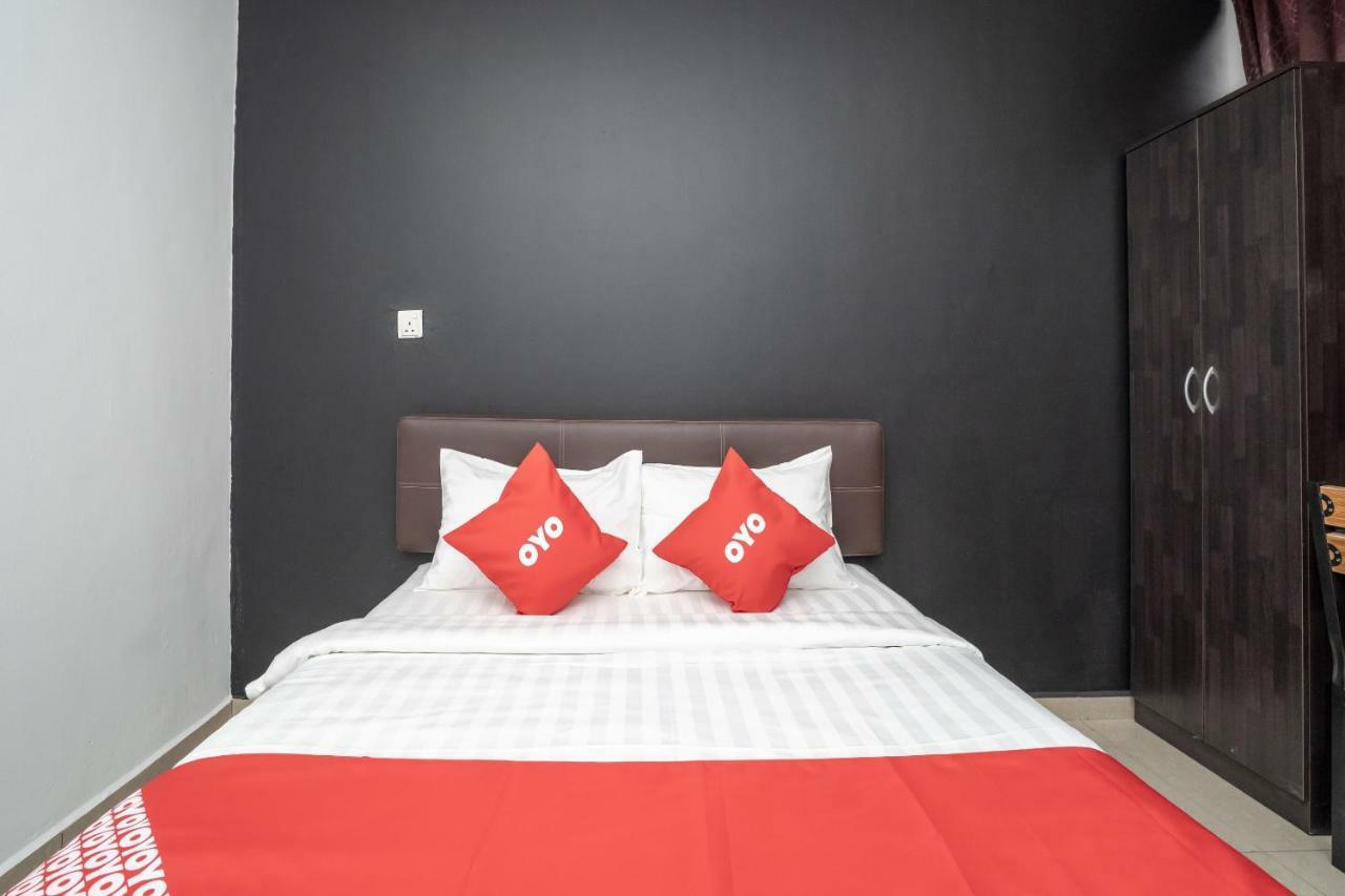 Oyo 1167 Rest And Go Hotel Кланг Екстериор снимка