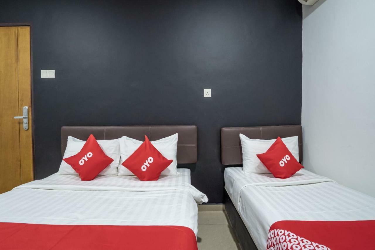 Oyo 1167 Rest And Go Hotel Кланг Екстериор снимка