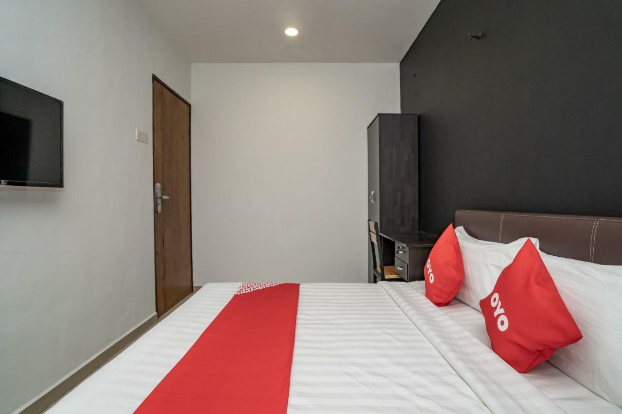 Oyo 1167 Rest And Go Hotel Кланг Екстериор снимка