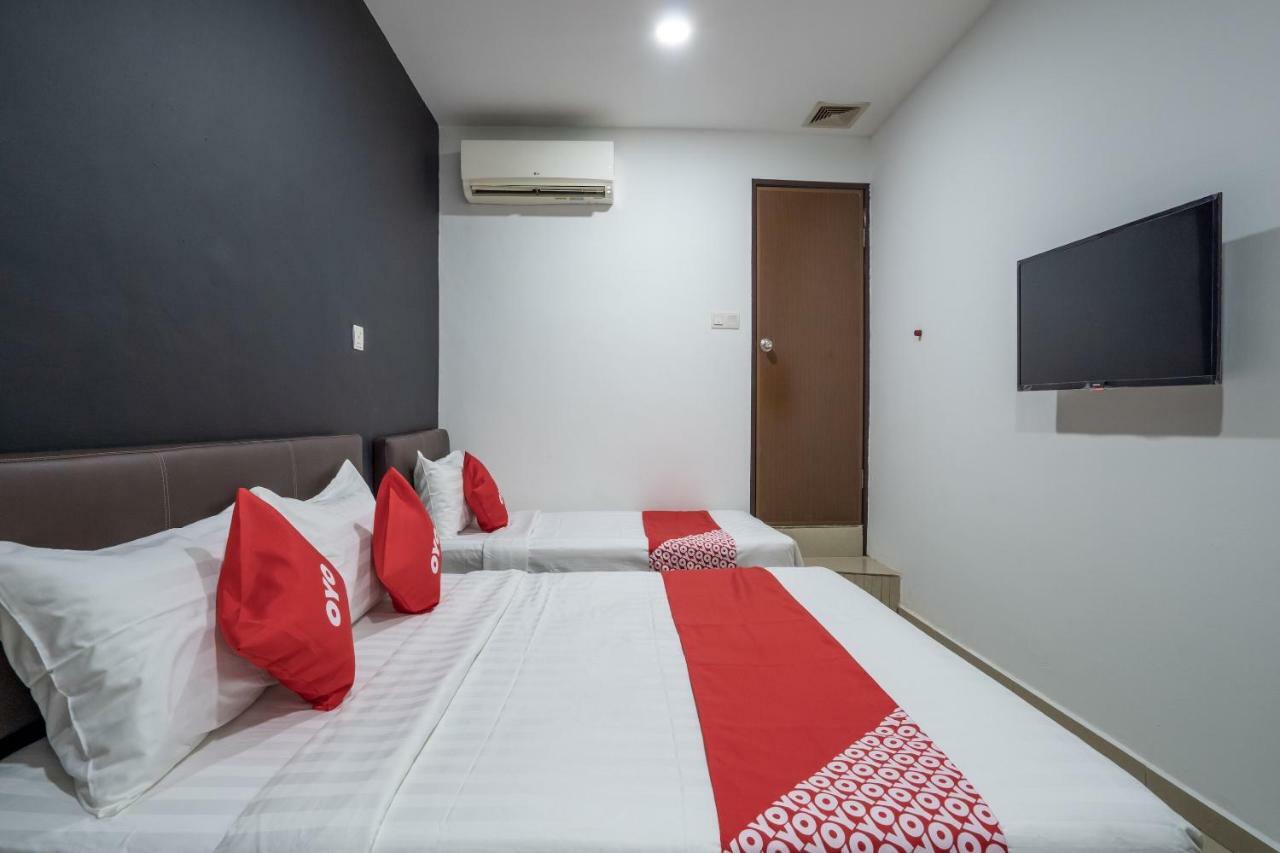 Oyo 1167 Rest And Go Hotel Кланг Екстериор снимка