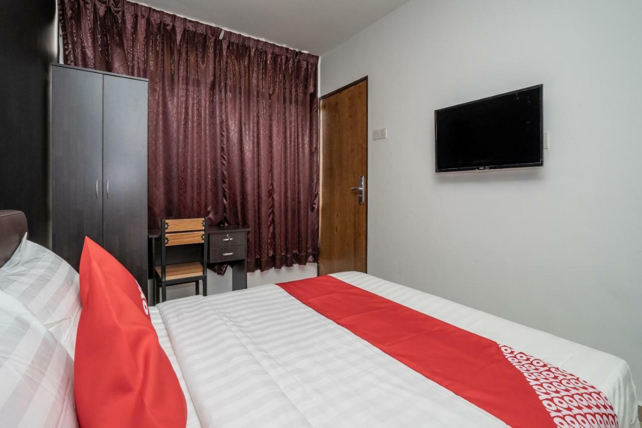 Oyo 1167 Rest And Go Hotel Кланг Екстериор снимка